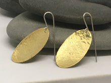 Load image into Gallery viewer, Brass Hammered Oval