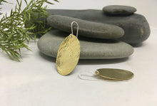 Load image into Gallery viewer, Brass Hammered Oval