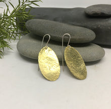 Load image into Gallery viewer, Brass Hammered Oval
