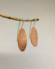 Load image into Gallery viewer, Brass Hammered Oval