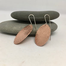 Load image into Gallery viewer, Brass Hammered Oval