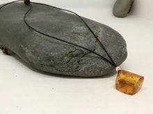 Load image into Gallery viewer, Amber Pendant Necklace
